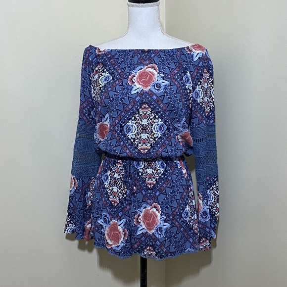 Wallflower || womans Blue Print off Shoulder Crochet Romper Sz Small - Picture 2 of 11